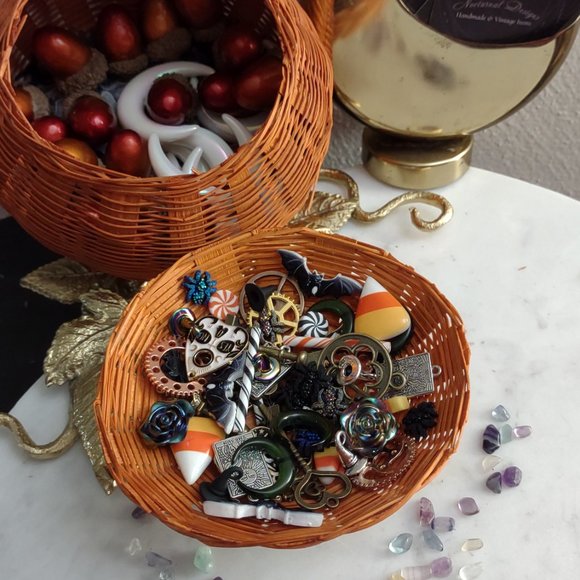 Peony Flower Beeswax Aromatherapy Candle Set w/ Diffuser, Crystals & Potpourri - Picture 14 of 15